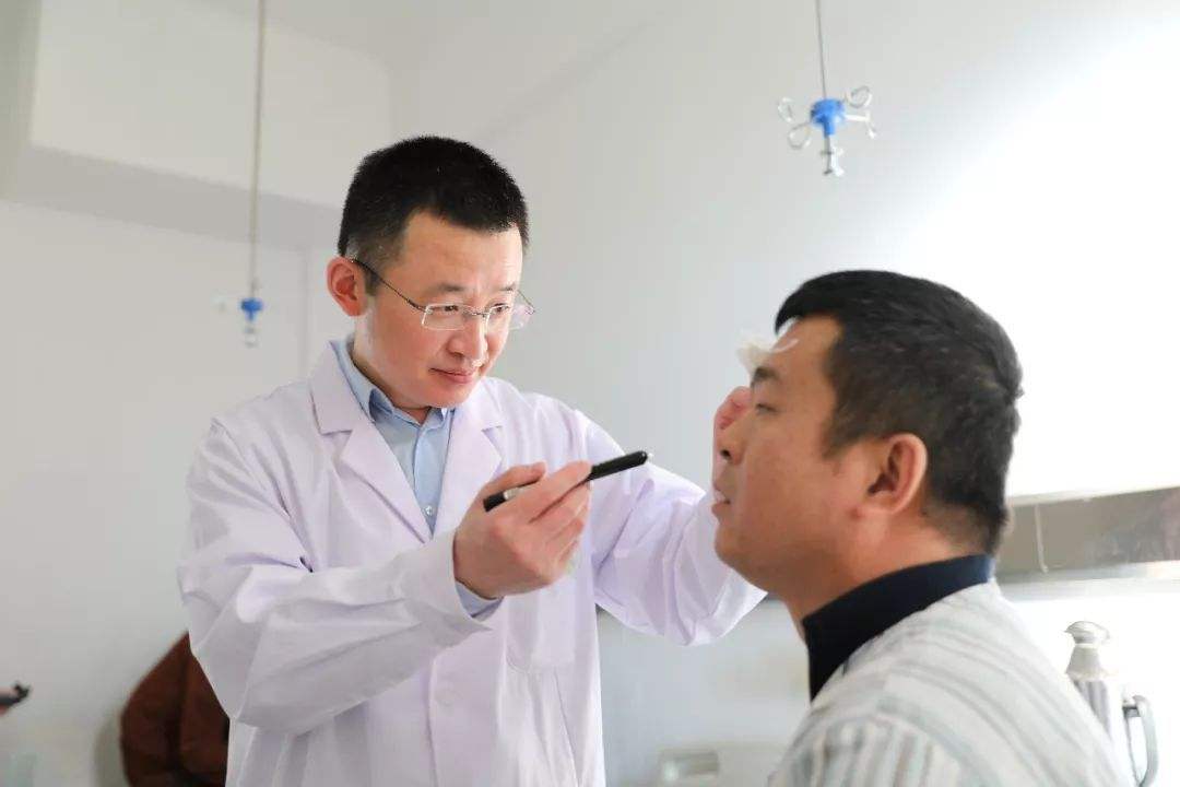 青光眼的早期五大危险信号,警惕视力正常的青光眼