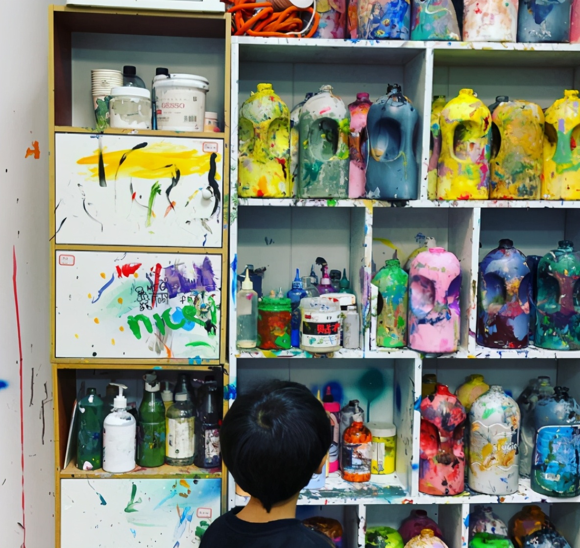 baby机场小海绵曝光,网上晒出angelababy陪儿子小海绵