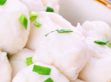 鱼丸纯手工怎么做成的,特别滑嫩的鱼丸