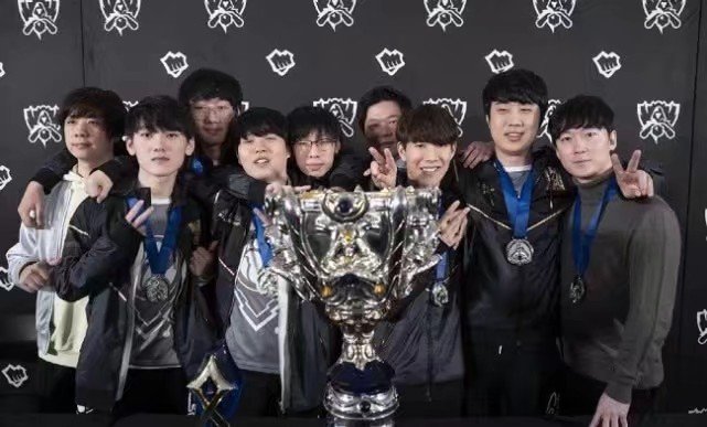 Khan穿了新队服星星标志代表冠军,粉丝调侃来碰瓷的