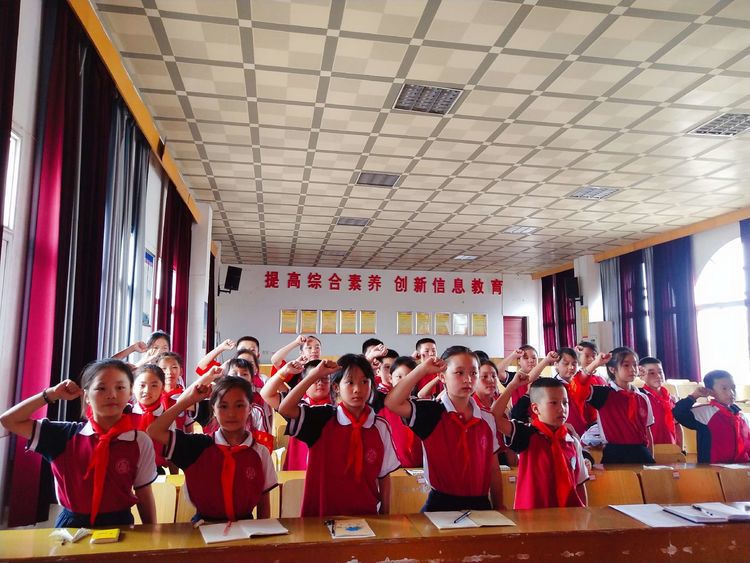 娄底二小“扬我真风采争当领头雁”大队部竞选活动实况