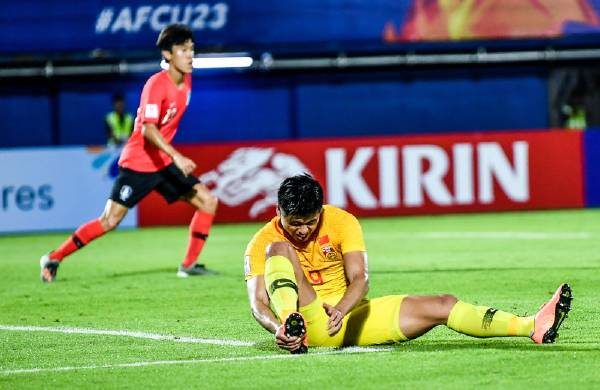 足球常识教学小视频,足球中的常见错误动作及纠正方法