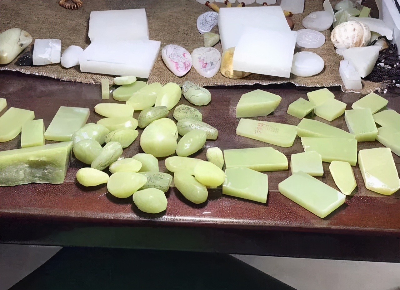 青黄口料值钱吗,黄口料价值多少钱一斤