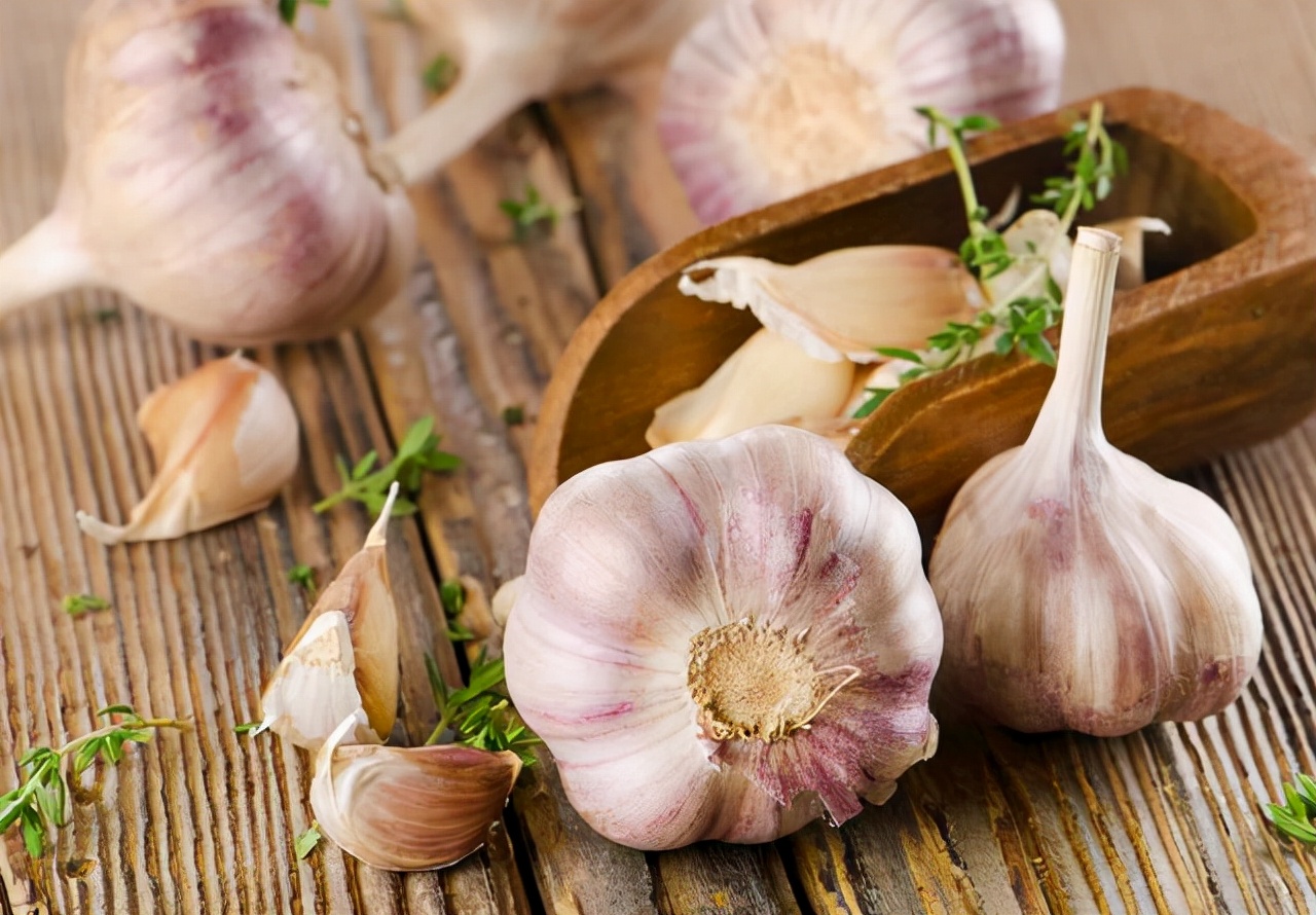 为什么女人45岁以后,身上会有一股“臭味”?如何改善呢?