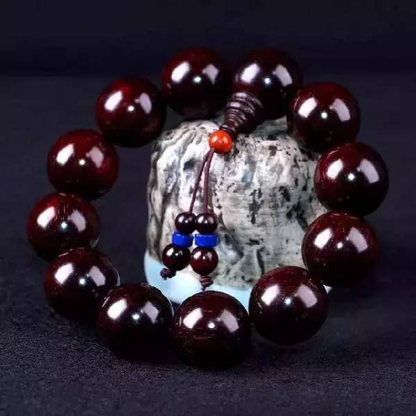 小叶紫檀手串怎么越盘越黑,小叶紫檀怎么盘出黑斑纹