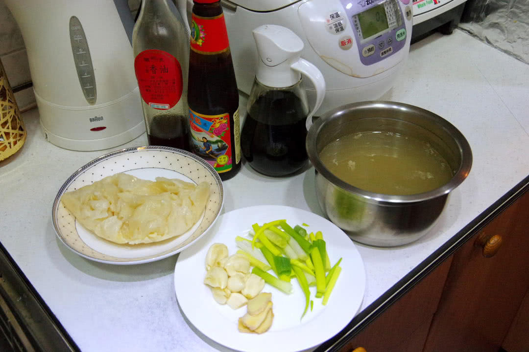 蚝油花菇焖花胶,正宗鲜炖花胶做法