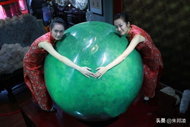 世界最大夜明珠800万元起拍,世界最大夜明珠拥有者