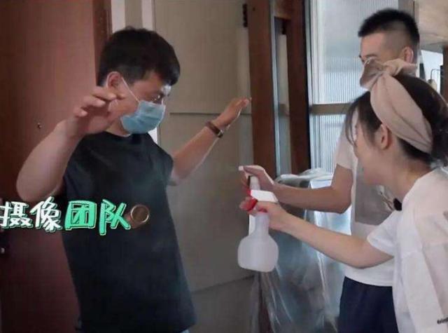 #教科书式解决冷*力暴**#  三招让沉默的她开口说话