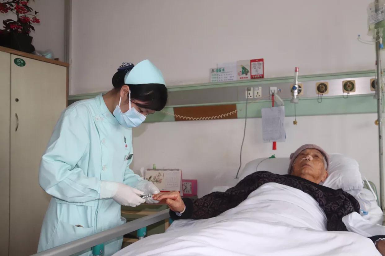 雷锋月故事,护士雷锋月个人事迹