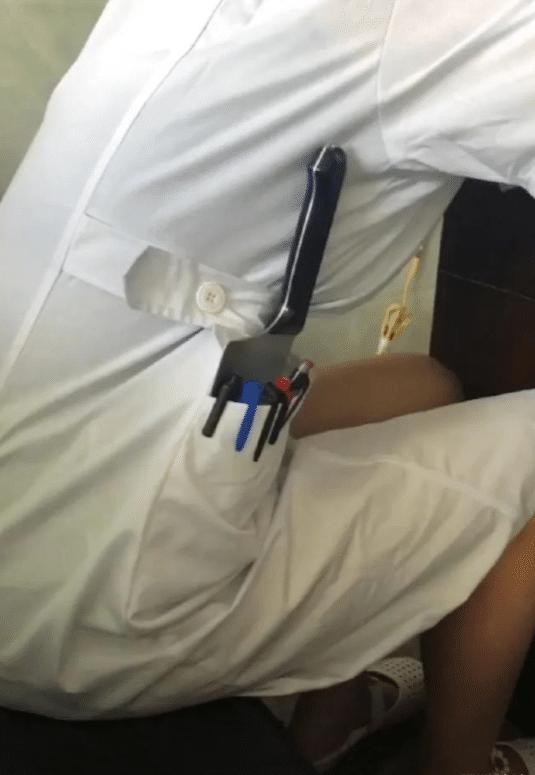 女朋友新买的衣服上有个洞，这是干啥用的？