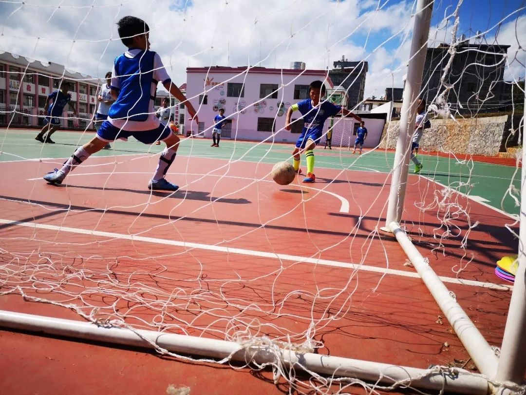 同时期内马尔和梅西,内马尔队和梅西队比赛