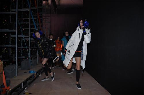 金羽杰官方旗舰店正品2021羽绒服,金羽杰老花羽绒服测评