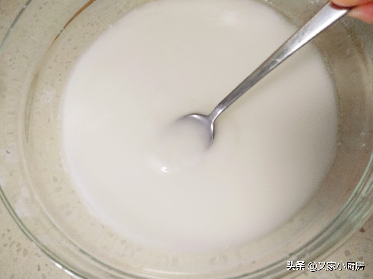 如何用淀粉做凉粉全过程,什么淀粉做凉粉最劲道q弹