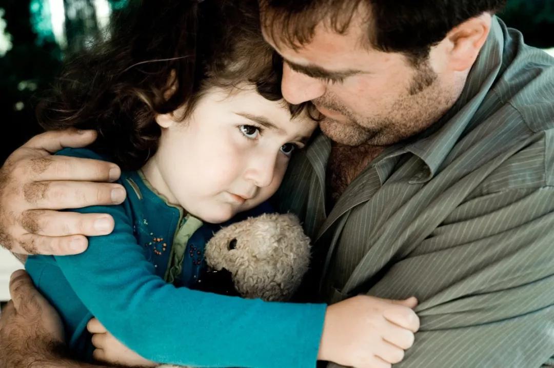 对于孩子爱咬人家长应该怎么处理,孩子爱咬人父母怎么做