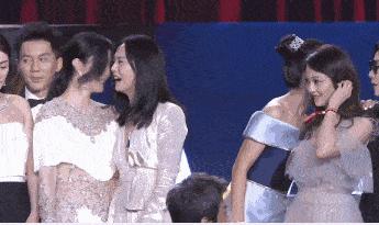 “过气”十年，凭什么她发个问号也能上热搜？