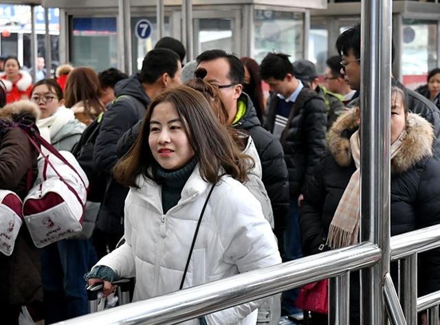 火车软卧为什么这么慢,火车软卧比硬卧床大吗