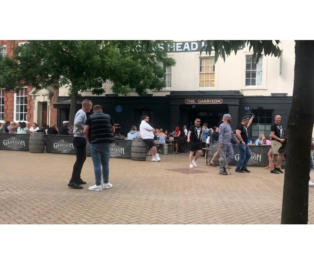 英格兰2-0大胜冰岛,英格兰4比0最新比赛