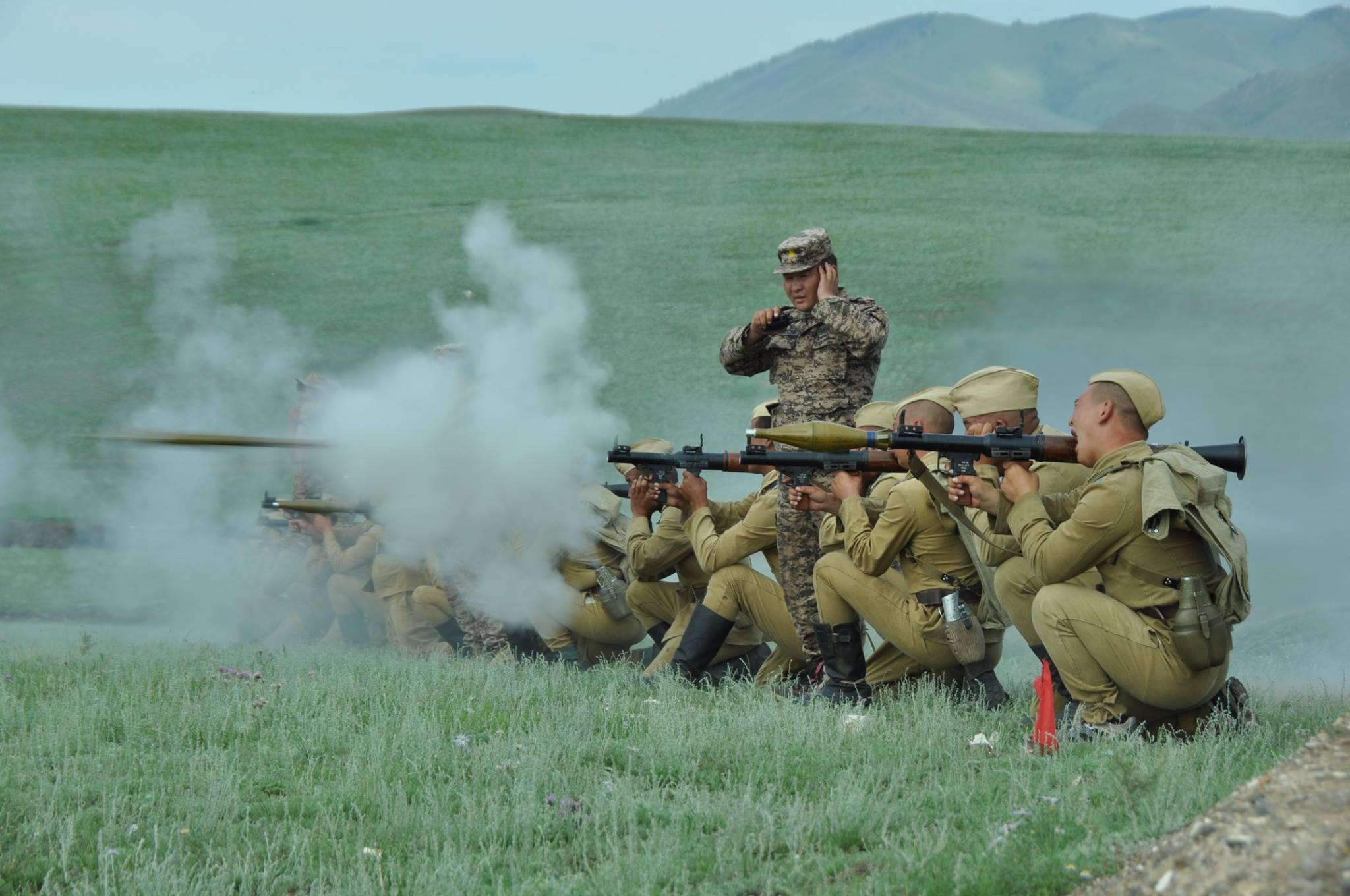 蒙古人民军视频,蒙古人民军的军服