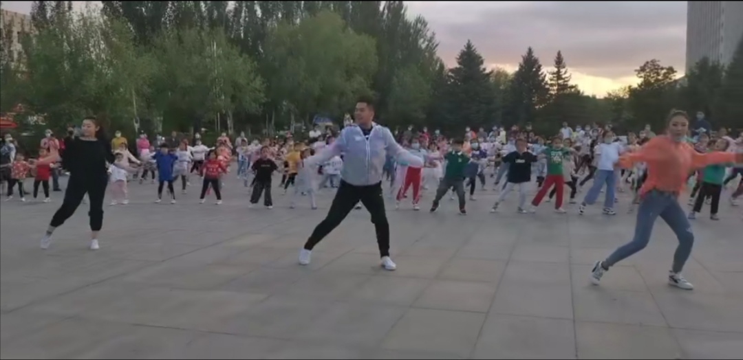 塞外明珠“翁牛特旗小天鹅艺术团”