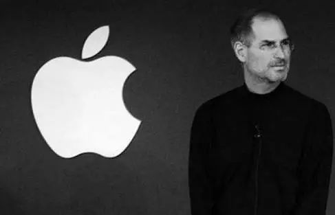 被全世界封神的乔布斯,也是位普通又孤独的父亲