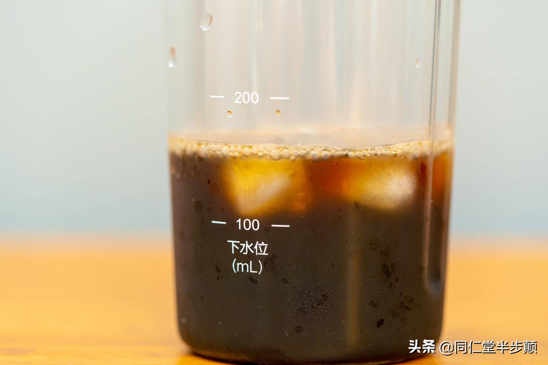 怎么用榨汁机榨果汁,如何用榨汁机榨出一杯好吃的果汁