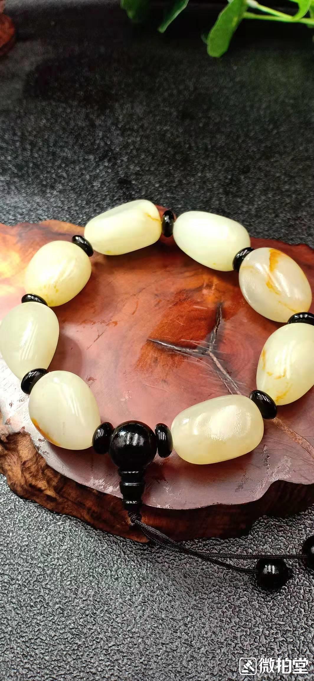 如何鉴别极具收藏价值的和田玉籽料？了解这些对您有帮助