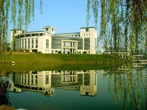 江苏省两所财经类大学适合中上考生报考