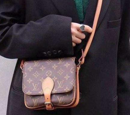 哪些中古饰品值得买,lv中古包购物袋值得购买吗