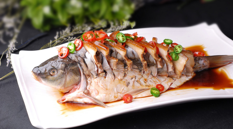 怎样做鱼好吃清蒸鲈鱼家常做法,清蒸鲈鱼最好吃的做法就这三步