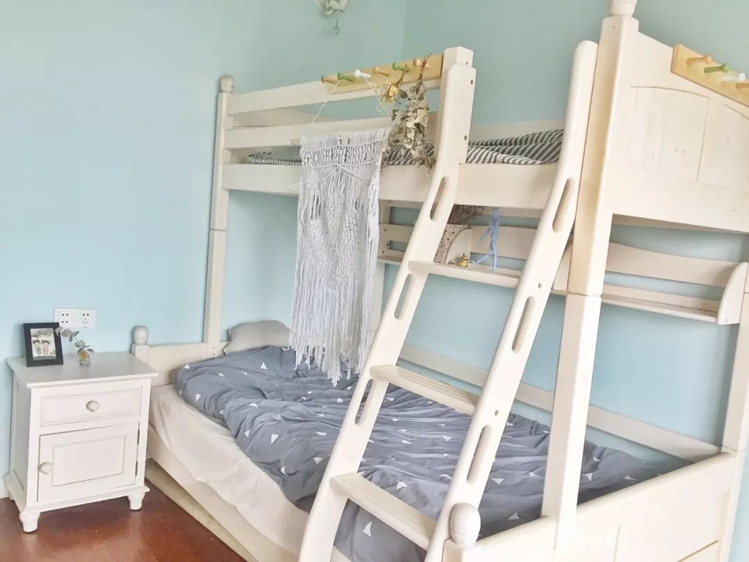 卧室太小床头柜放不下来,卧室床不放床头可以吗