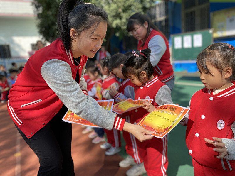 幼儿提高篮球趣味训练,篮球提高幼儿运动精神