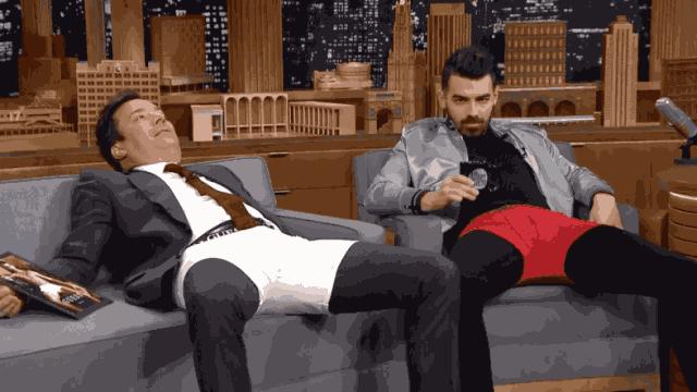 千古谜题——为什么男生都爱岔腿?