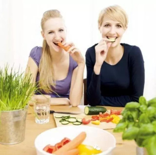 口腔溃疡注意吃什么食物好,口腔溃疡的原因和治疗措施