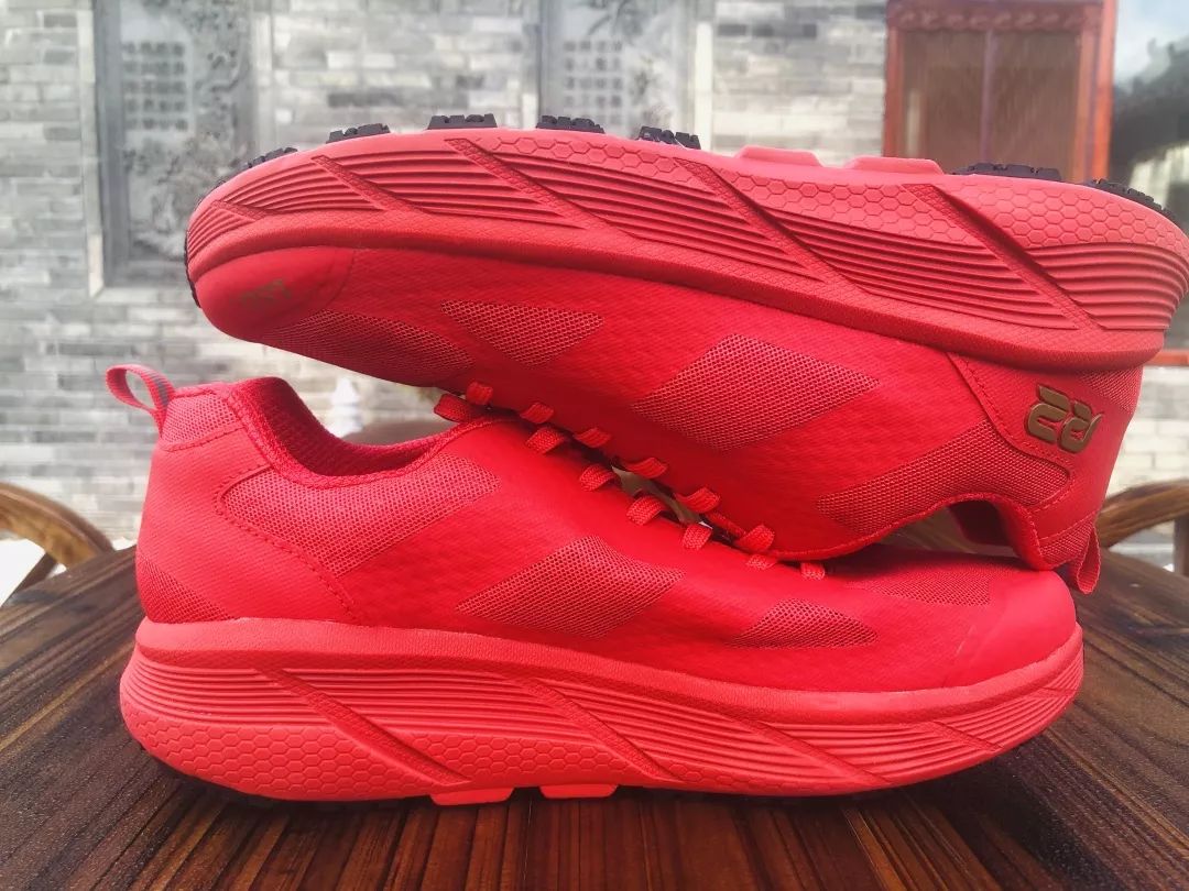 柱子七彩早餐,r2赤道跑鞋推荐