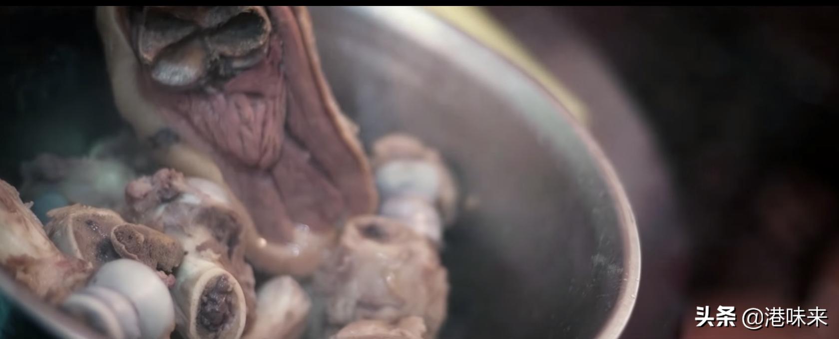 客人没钱老板直接请吃饭，打拼37年拥5间店云吞面照卖29港币