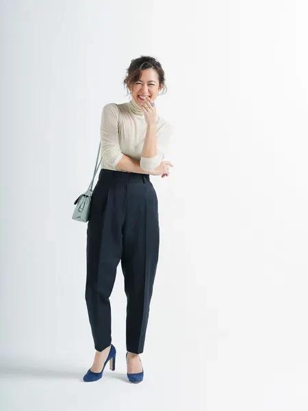 看这位45+日本博主的时尚穿搭，有一种由内而外散发的自信张扬