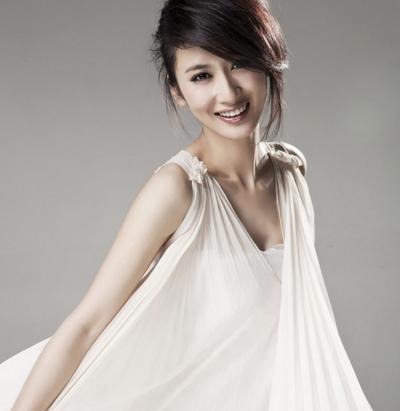 网传为新女友一掷千金,文章发博否认恋情,拖出一个隐藏的明星班