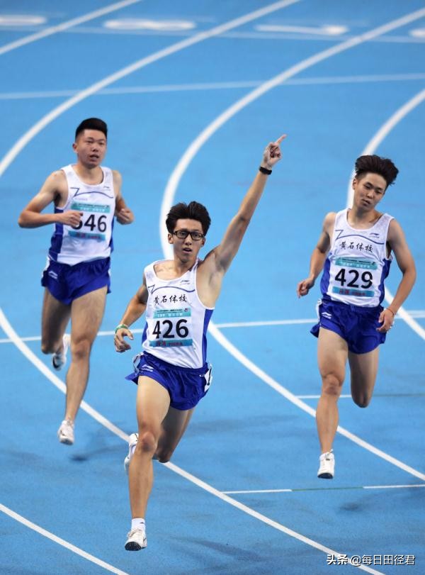 39秒64！李泽洋率领湖北队击败广东斩获青运会4×100米接力冠军