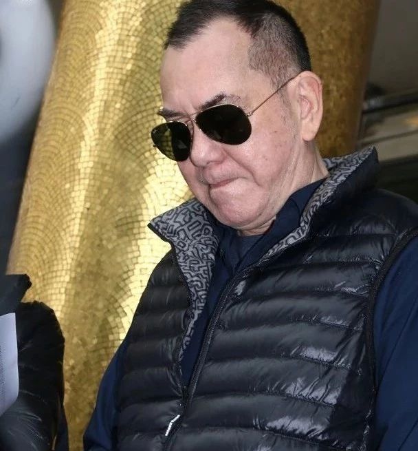 排队等土葬！亡母病逝两个月今日终于设灵视帝瞻仰仪容依然心痛