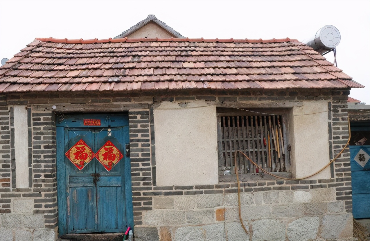 大门朝西受人欺,大门朝西寒暑受欺的意思是啥