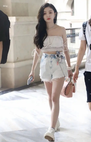 吴宣仪唱歌翻车微光,吴宣仪未修音版翻车