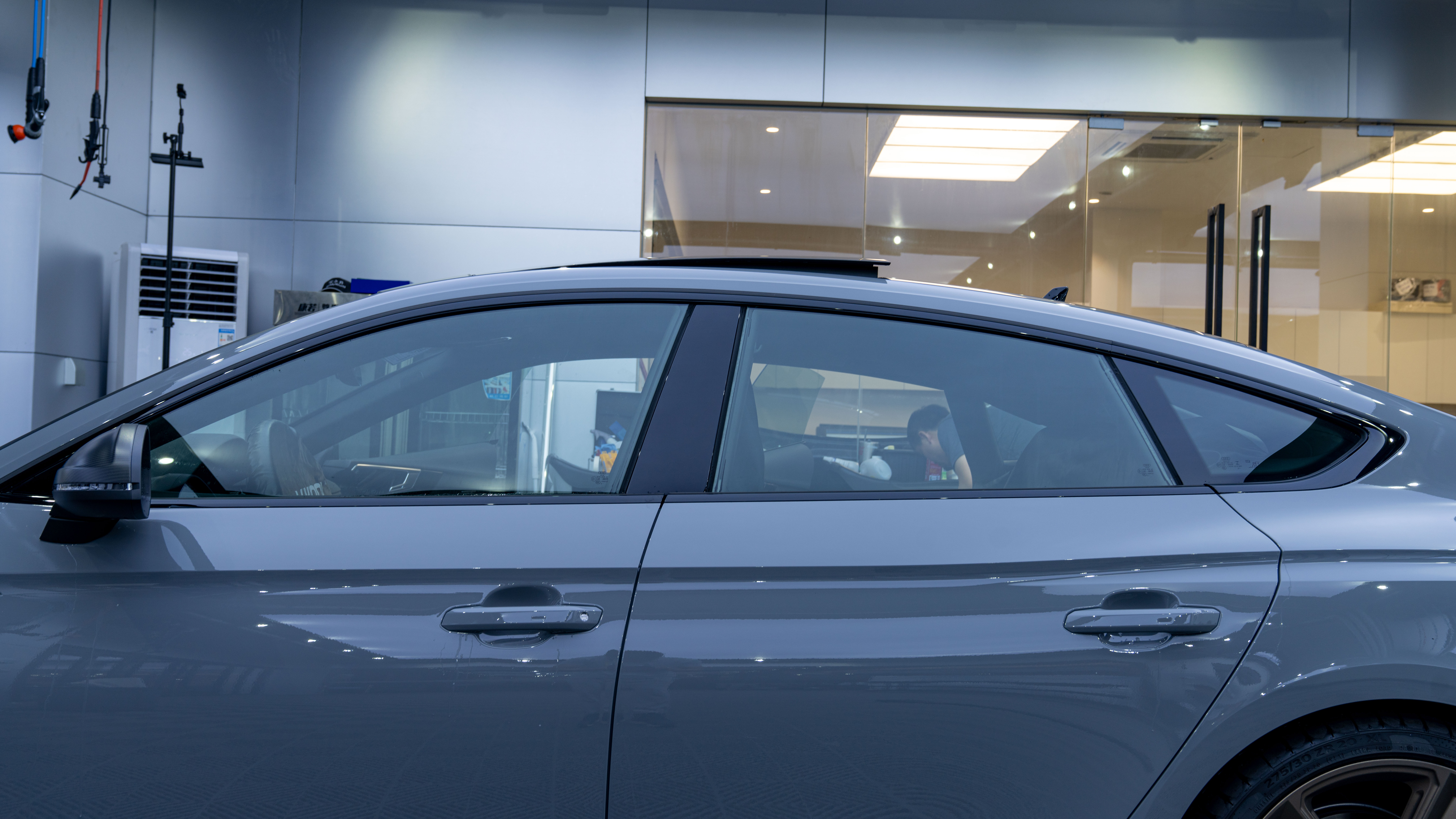 汽车窗户贴膜多久不能开窗户,为啥贴了膜不能开窗啊