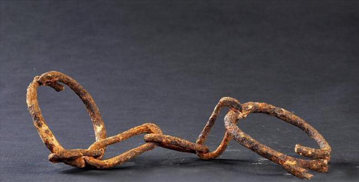 土地挖出一具红军尸体,重庆挖出一具脚镣遗骸