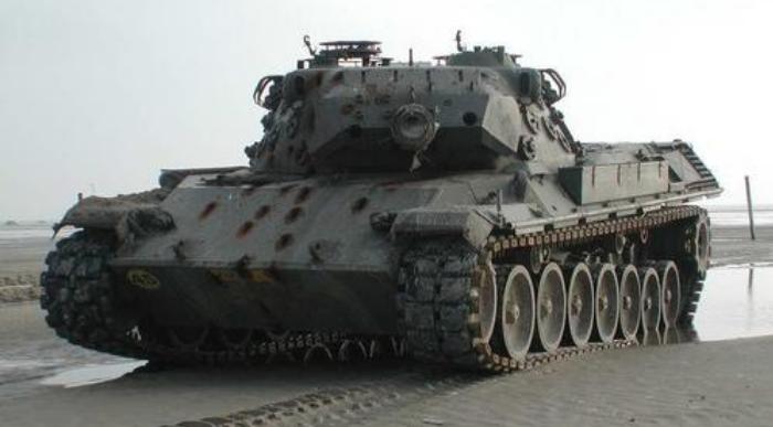 《坦克世界》帅气的豹1人人爱，又能黑枪跑得又快