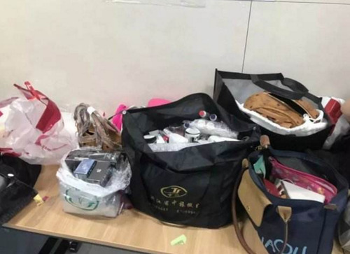 中国游客去韩国被脖子挂黄牌,中国游客被赶下飞机