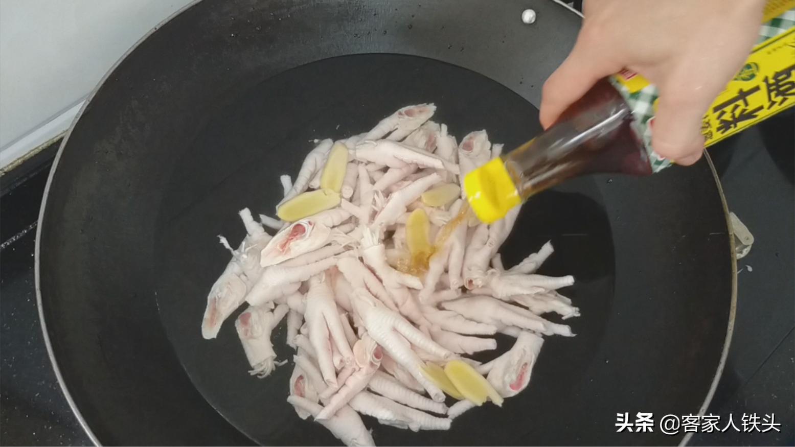 在家做泡椒鸡爪,在家做泡椒鸡爪又脆又好吃还便宜