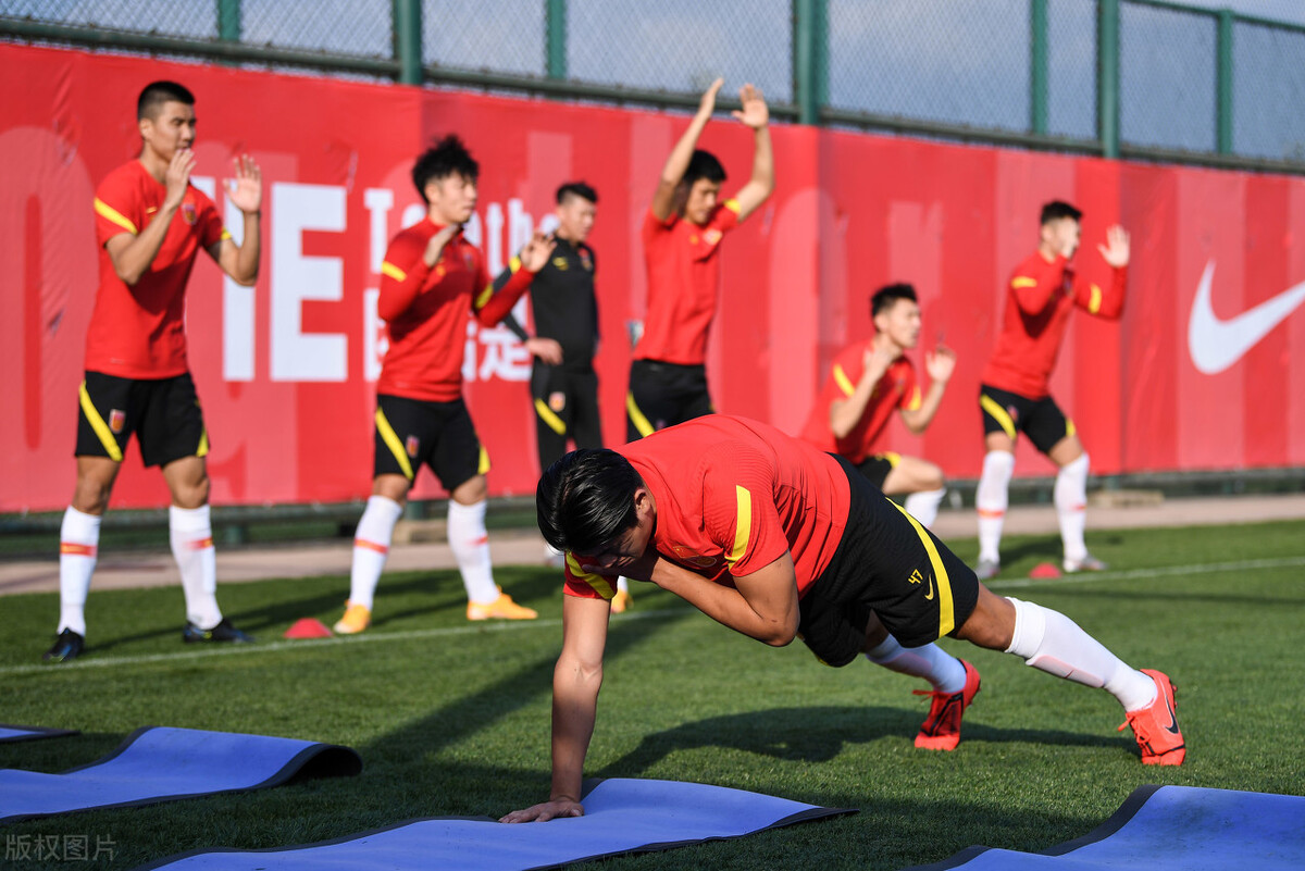 442阵型变352,世界杯预选赛国足442