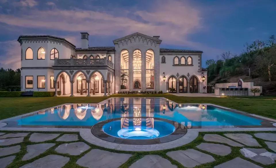 租房热门地段,破房子租五万块一个月