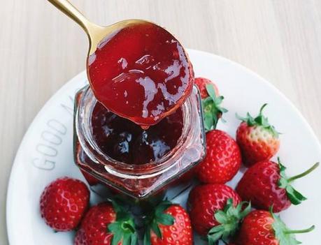 吃不完的草莓要做什么酱,吃不完的草莓怎么做草莓果酱存放
