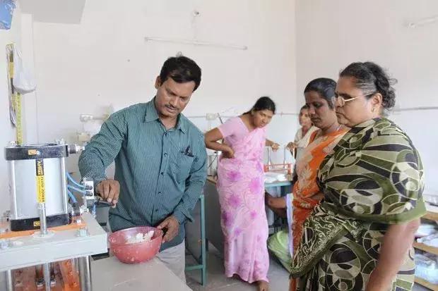 一个辍学技工的奋斗目标：让全印度女性用上卫生巾
